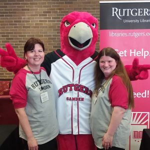 librarians with mascot
